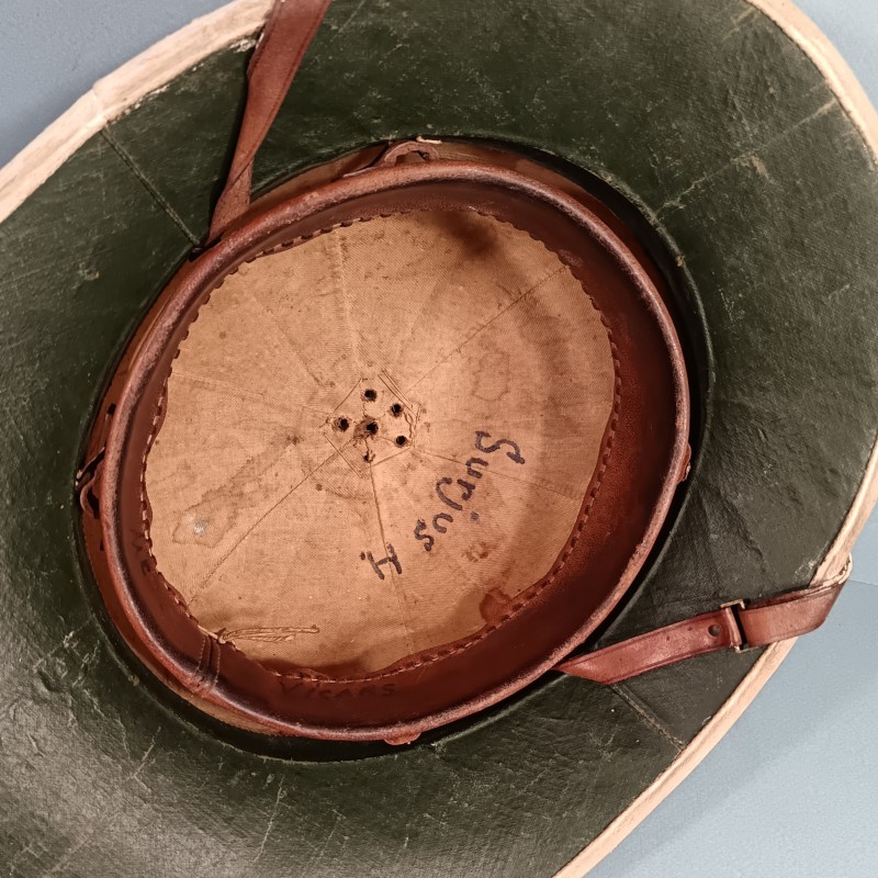 CASQUE COLONIAL EN TOILE BLANCHE ET LIEGE DE TYPE ANGLAIS FABRICATION FRANCAISE OU ANGLAISE MILITAIRE ARMEE DE LIBERATION FNFL